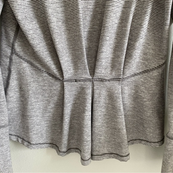 LULULEMON Warm Your Core Striped Heathered Slate White Size 4 - Picture 13 of 14